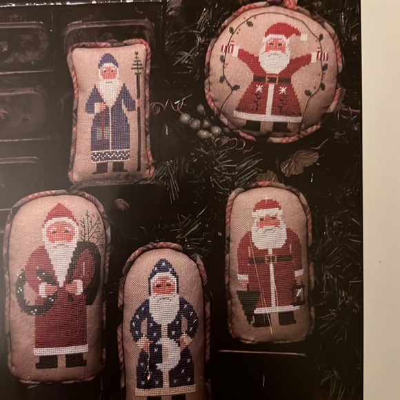 Count Cross Stitch Pattern - 5 Santas - Vintage - Picture 3 of 3